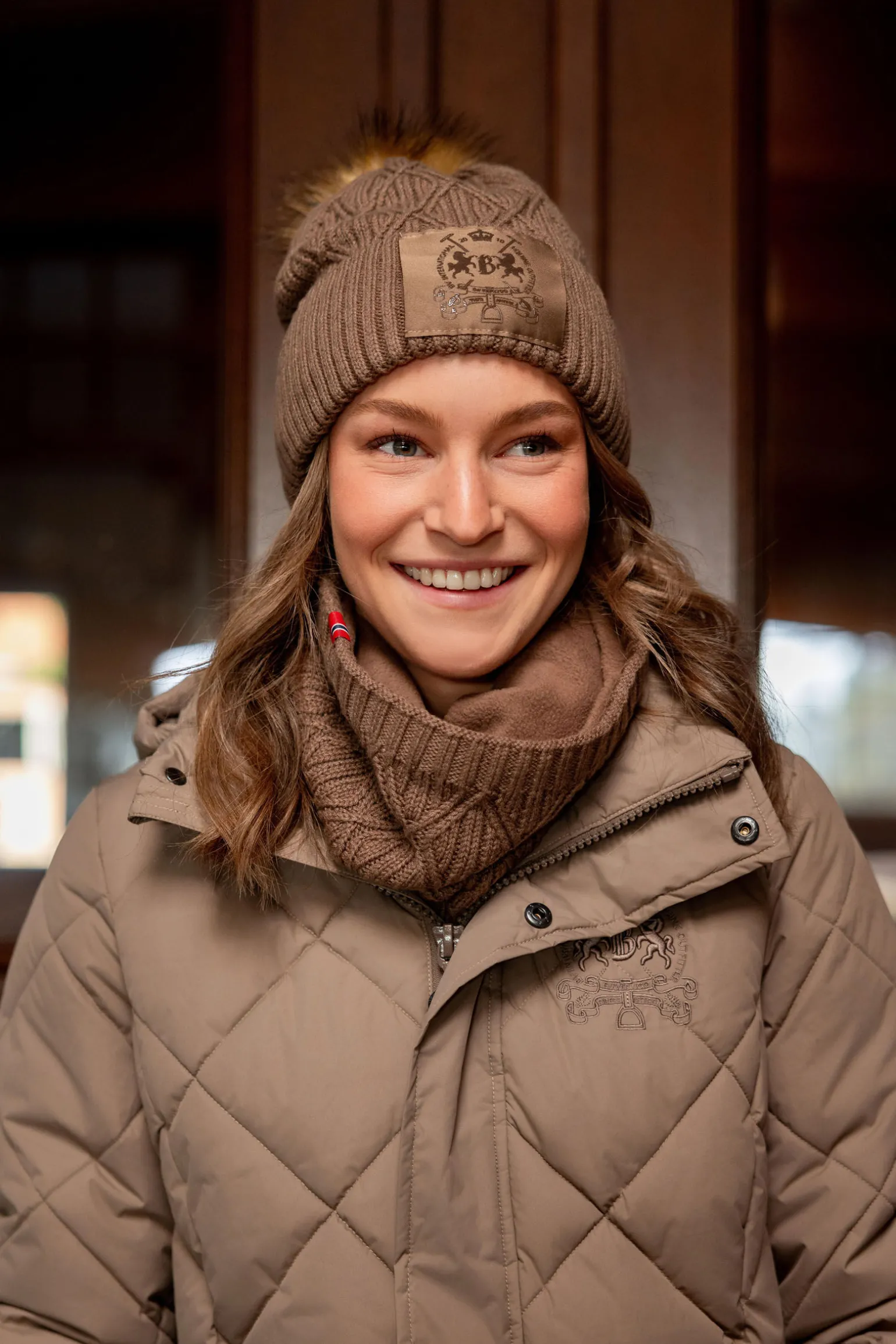 B Vertigo Faye Strikket hals