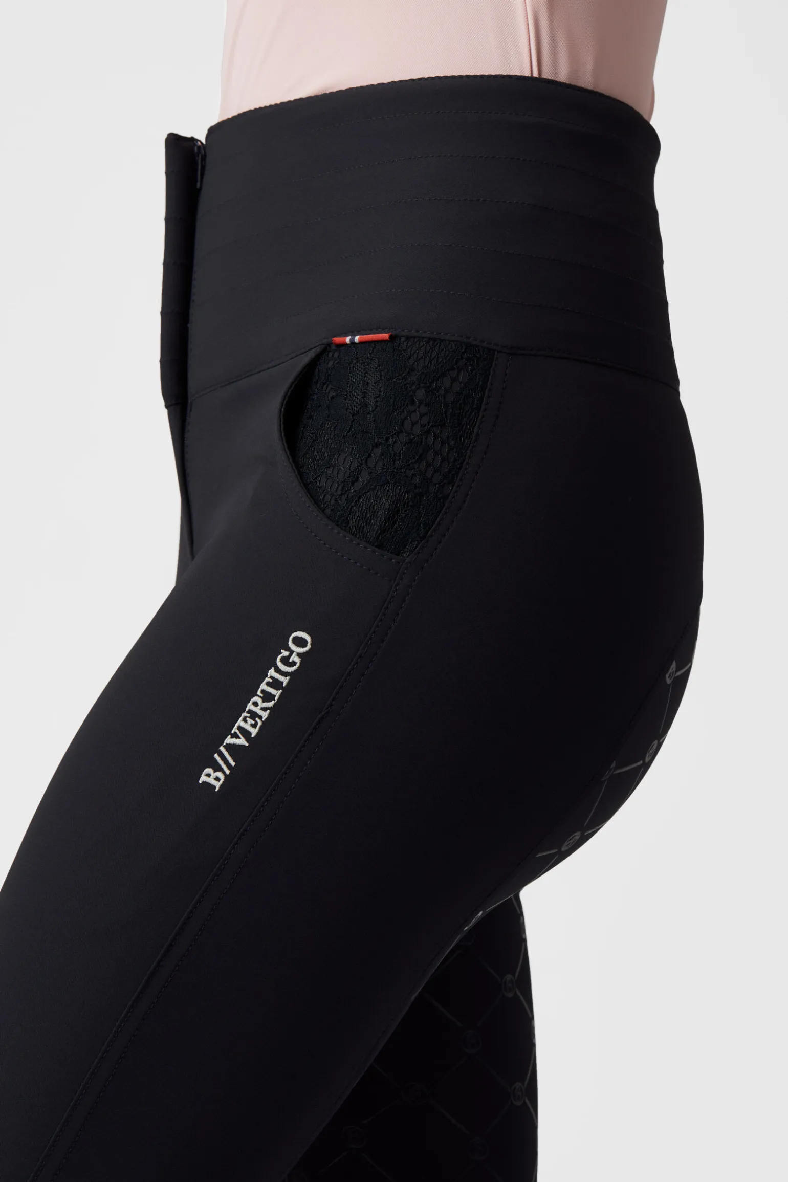 B Vertigo Natalia ridebukser med blondelommer, dame