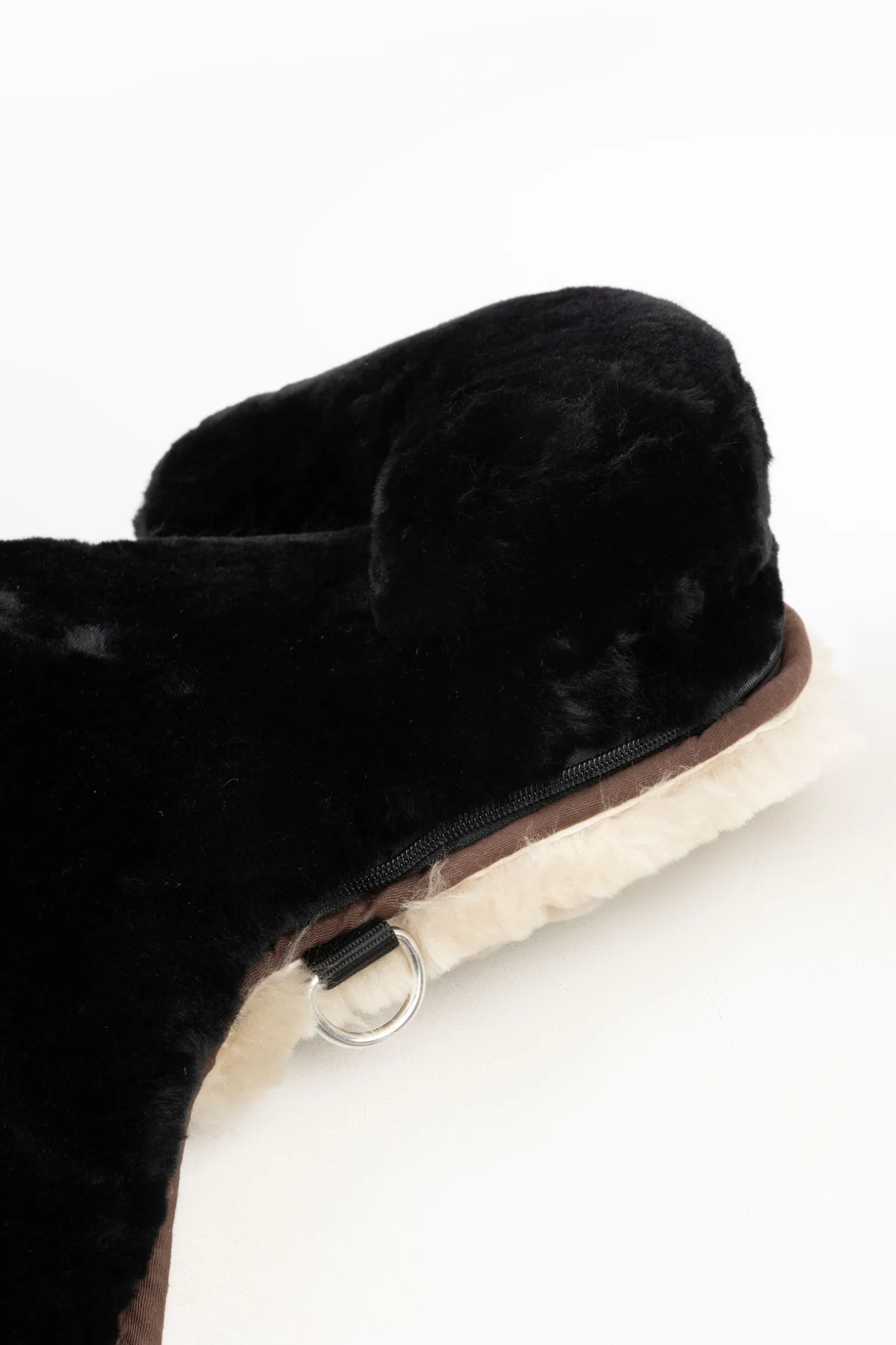 Horze ridematte i sauefell