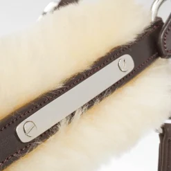 Kavalkade Marvellous lærgrime med saueskinn