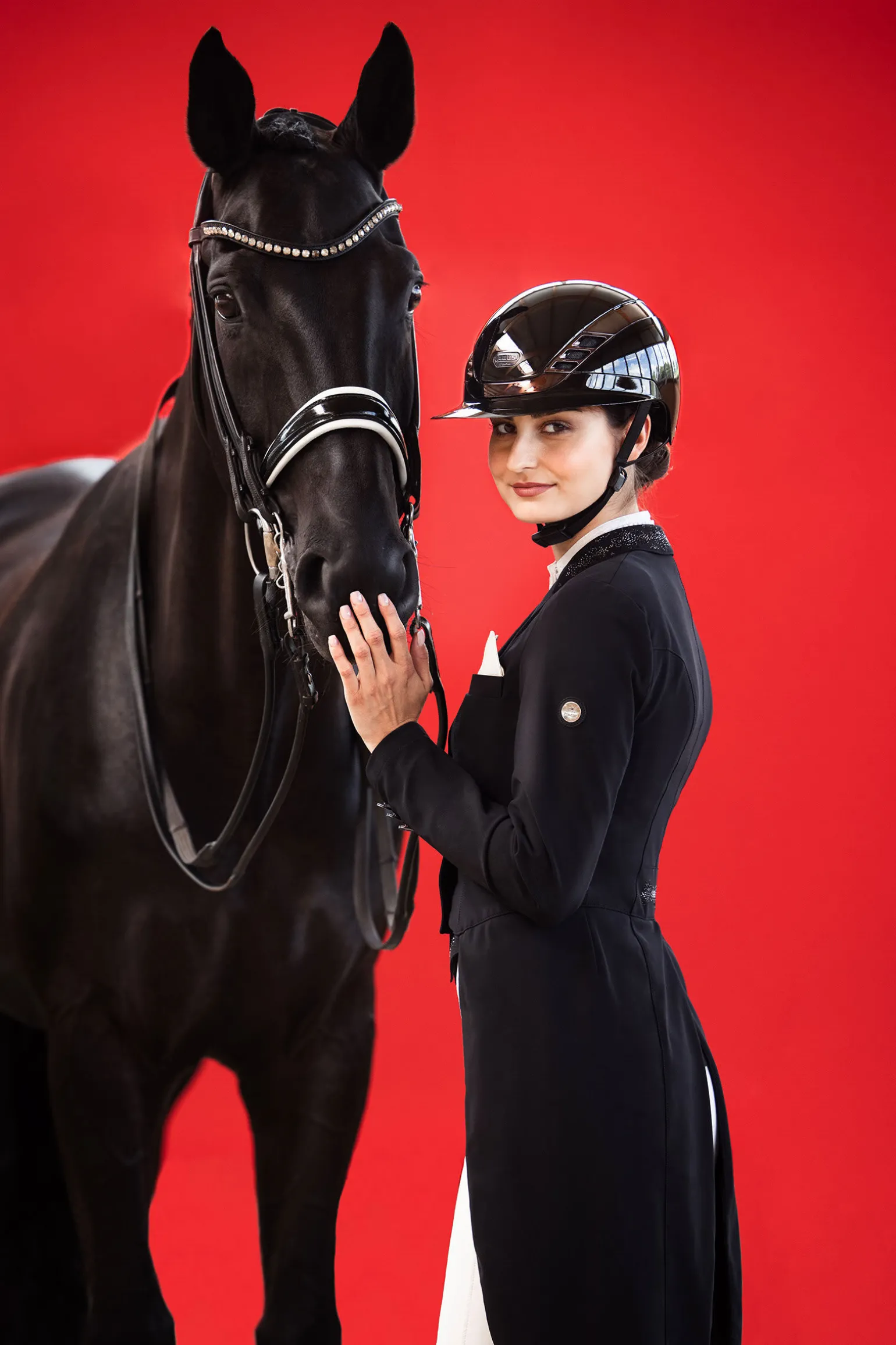 Pikeur Abus AirLuxe Chrome ridehjelm med lengre brem